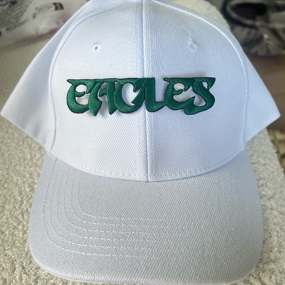 Philadelphia Eagles White Cap with Green Logo (New)
